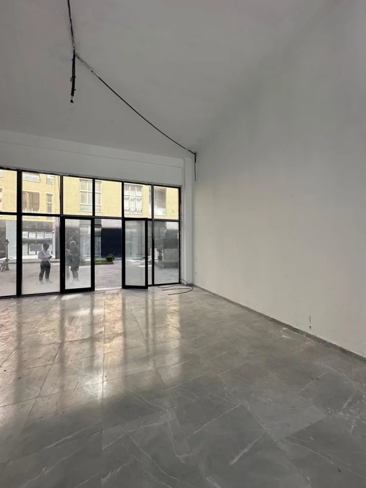 Tirane, affitto locale commerciale Kati 0, 116 m² 1.500 € (Xhamlliku)