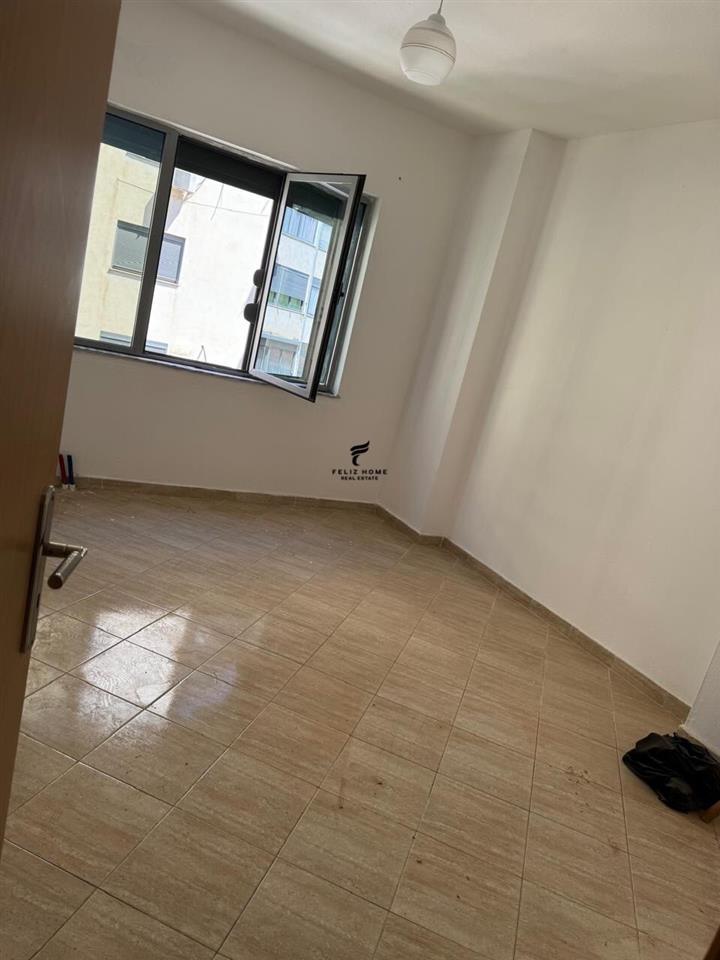 Store for Rent 65 m2 Astir 300 Euro
