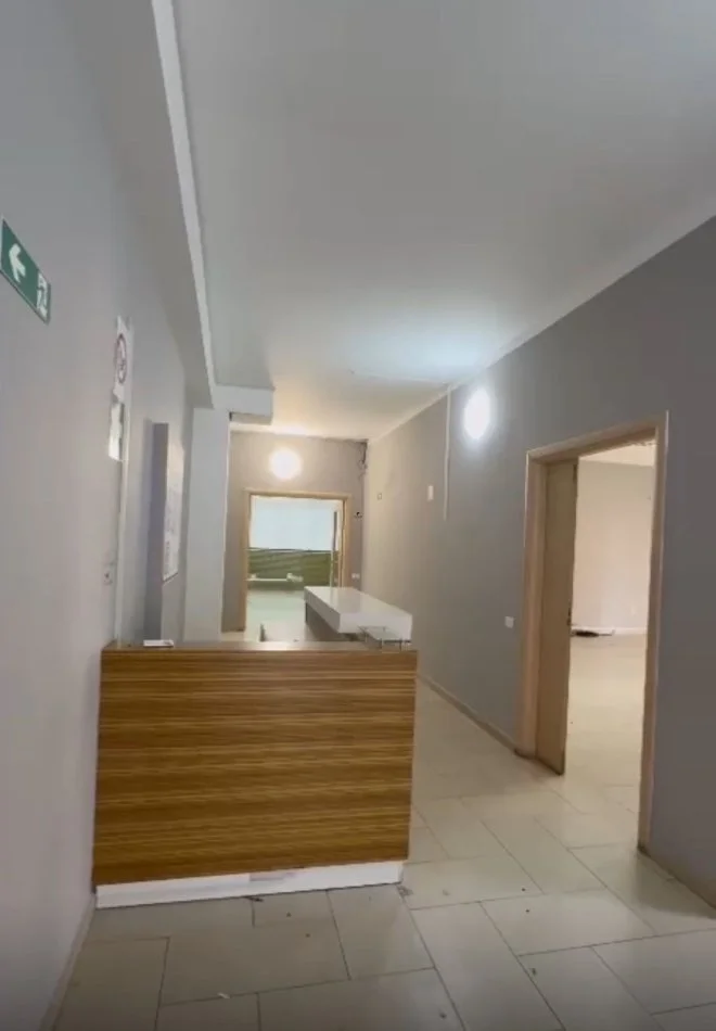 Tirane, affitto ufficio al piano secondo, 350 m², 3.000 € (VIA ELBASANIT)