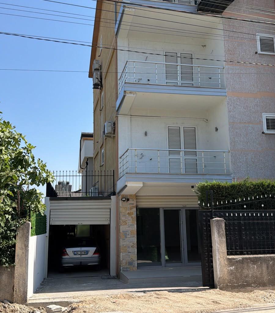 Zyrë / Ambient Komercial 130m² me Qira | Garazh | Paskuqan 2