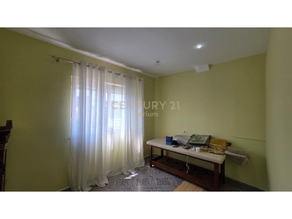 3-Storey Villa for Rent in Laprakë – Ideal for Institutions