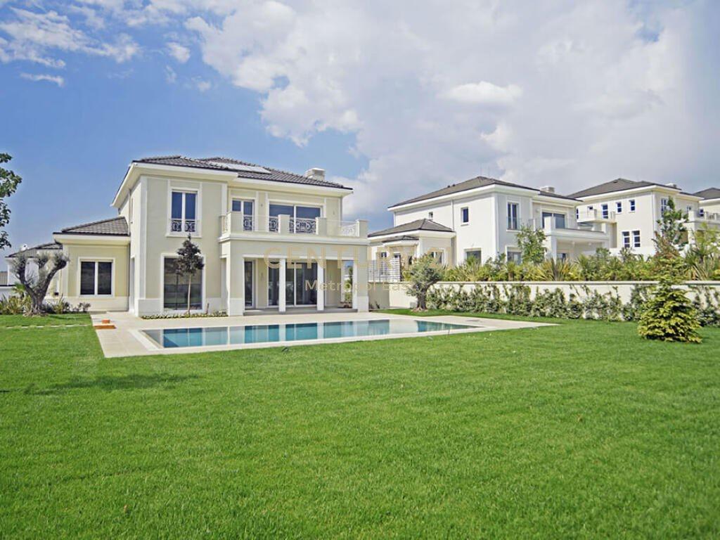 Për Qira - Vilë Luksoze me Pishinë në Rolling Hills Luxury R