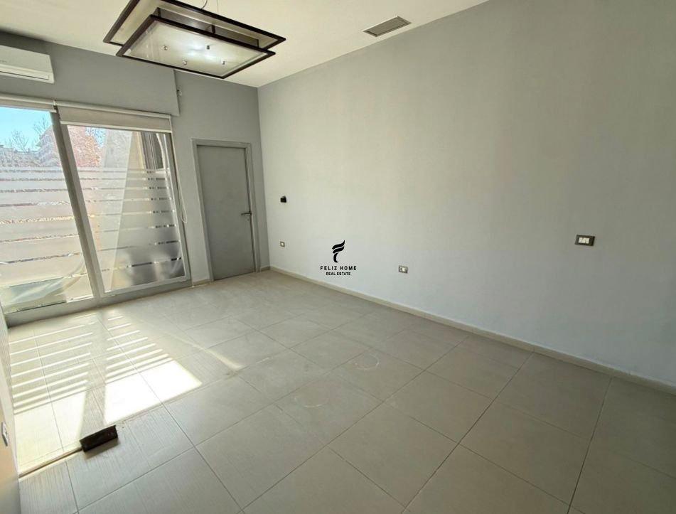 SHITET ZYRE 220 M2 RRUGA E KAVAJES 590.000 EURO FH-72087