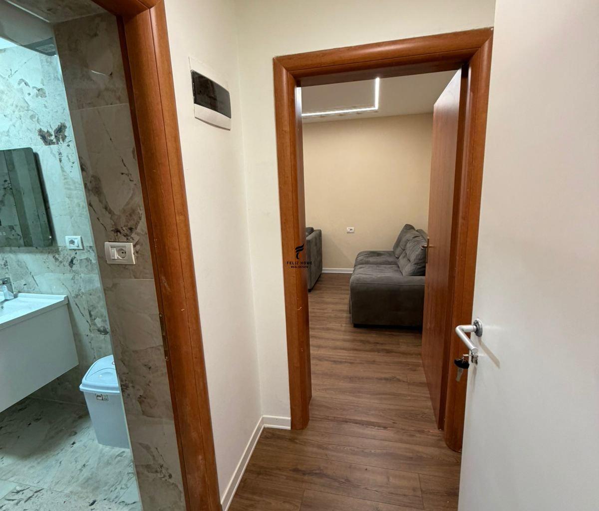 Vetrina con affitto di 50 m² in blocco 60.000 LEKE