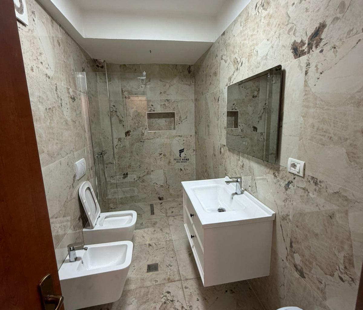 Vetrina con affitto di 50 m² in blocco 60.000 LEKE