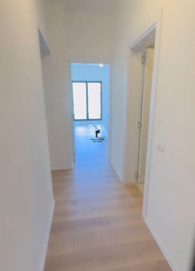 Street with 60 m2 Storefront for Sale - 75,000 LEK