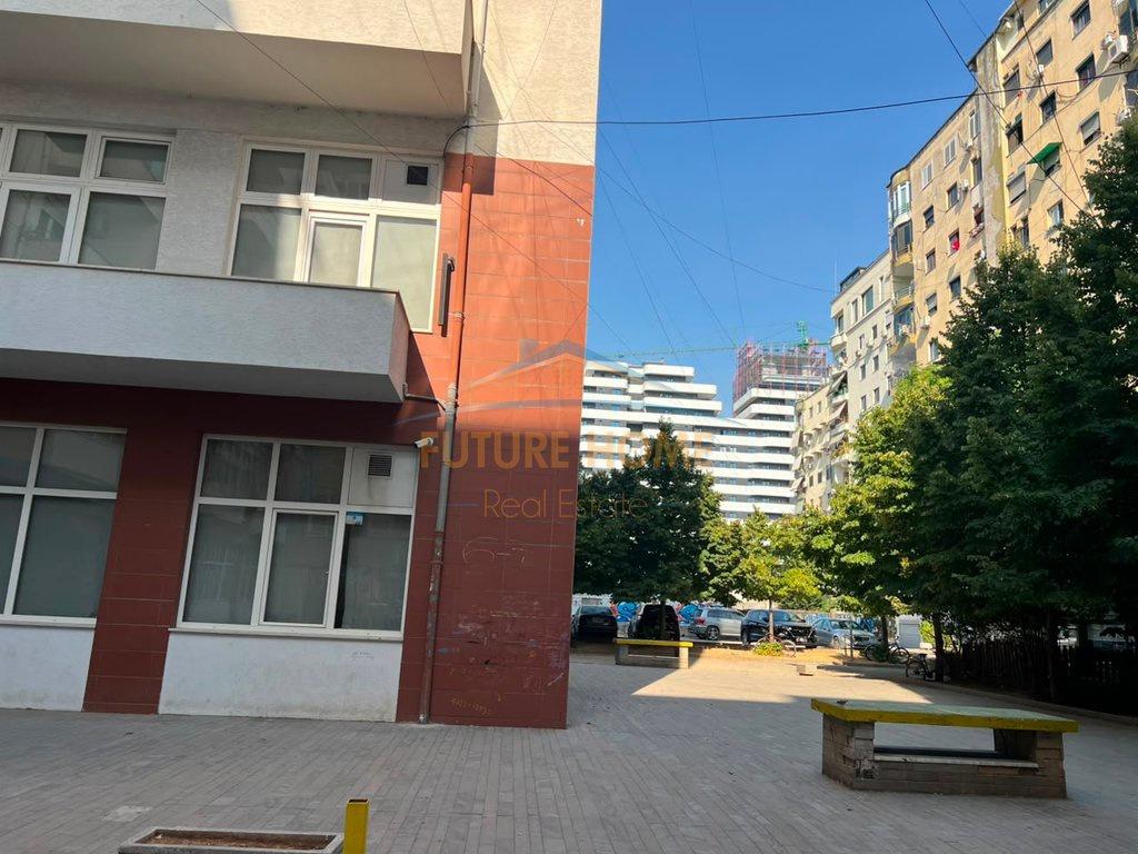 0694603851,Shitet, Ambient Biznesi, Bulevardi Gjergj Fishta