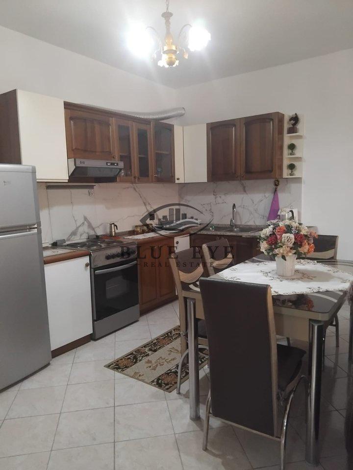 Apartament 2+1+2 për Shitje pranë Pallatit të Sportit,Durres