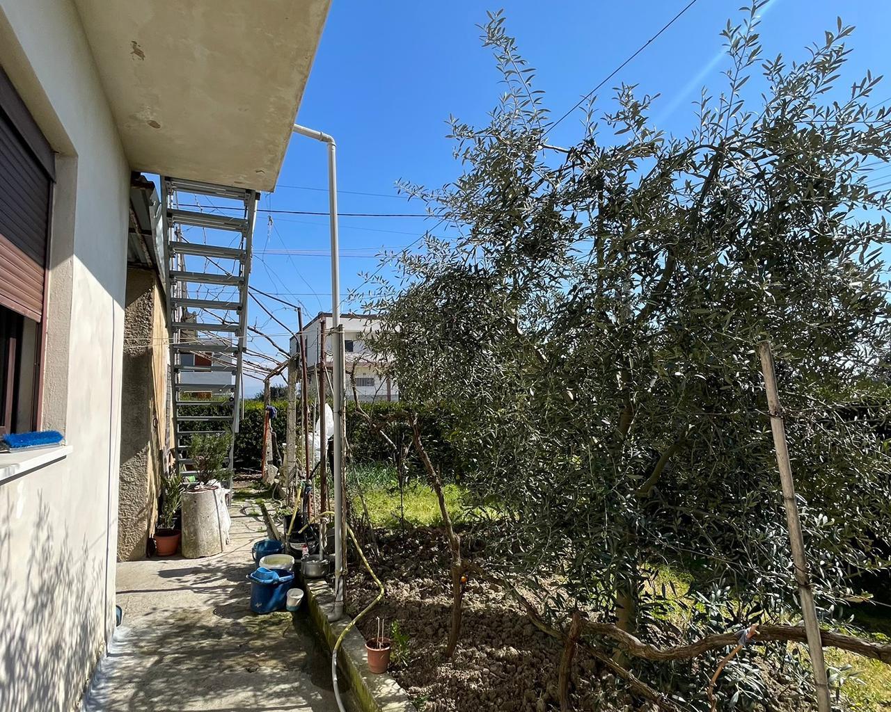 **Shitet shtëpi private në Porto Romano**