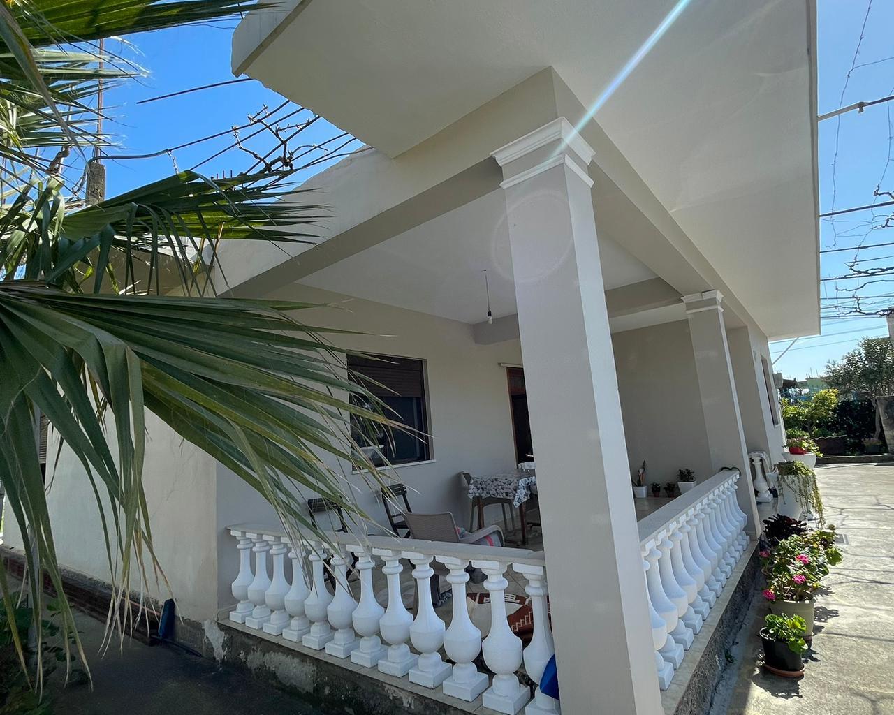 **Shitet shtëpi private në Porto Romano**