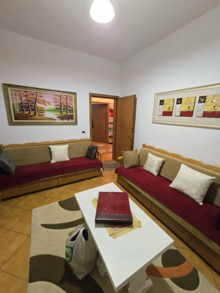 Tirana, vendesi appartamento 2+1 Piano 3, 250.000 € (Via 5 Maji)