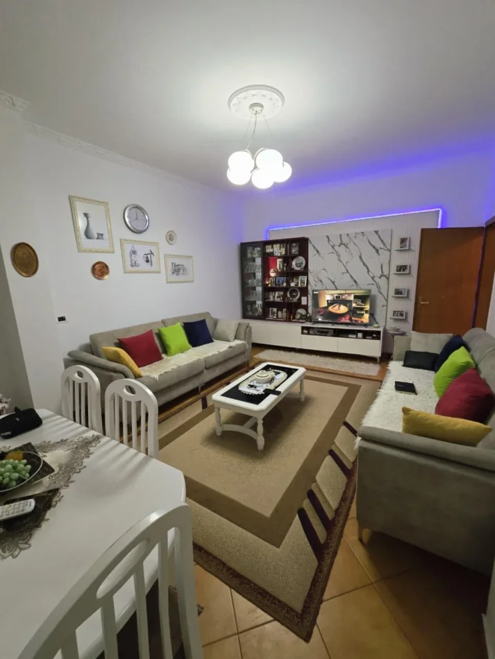 Tirana, vendesi appartamento 2+1 Piano 3, 250.000 € (Via 5 Maji)