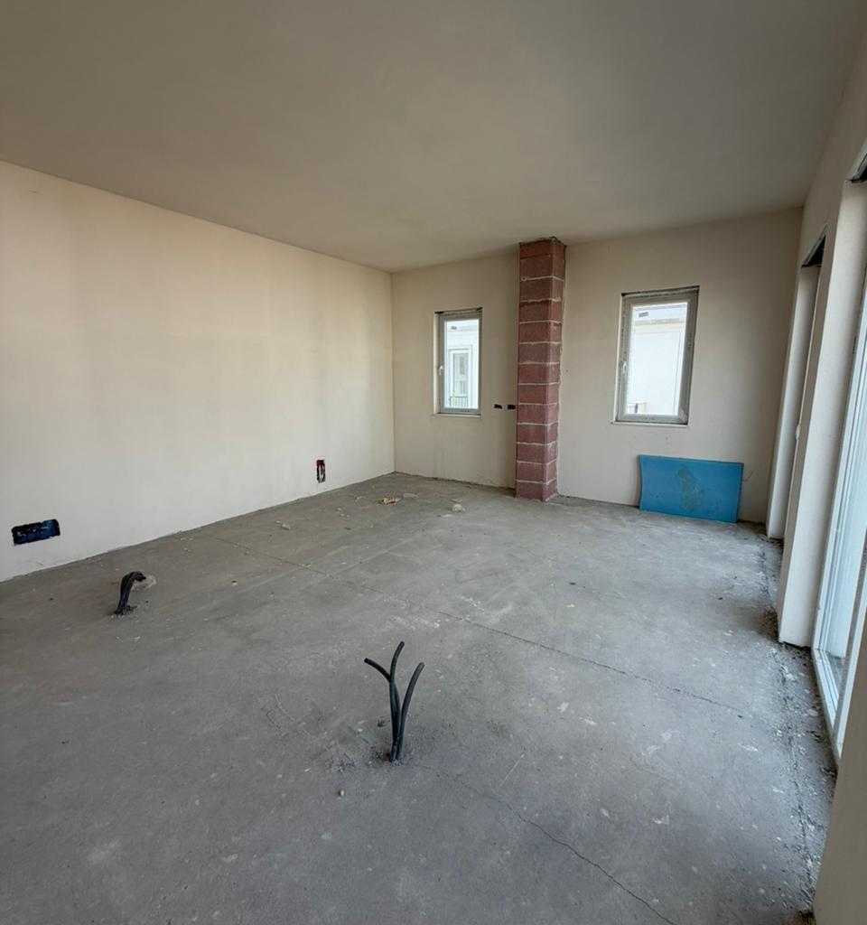 đ„Villa for Sale with Pool on Rolling Hills 2