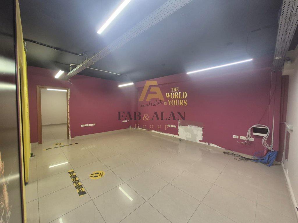 Jepet me qira zyrë 230 m² - Rruga e Dibres