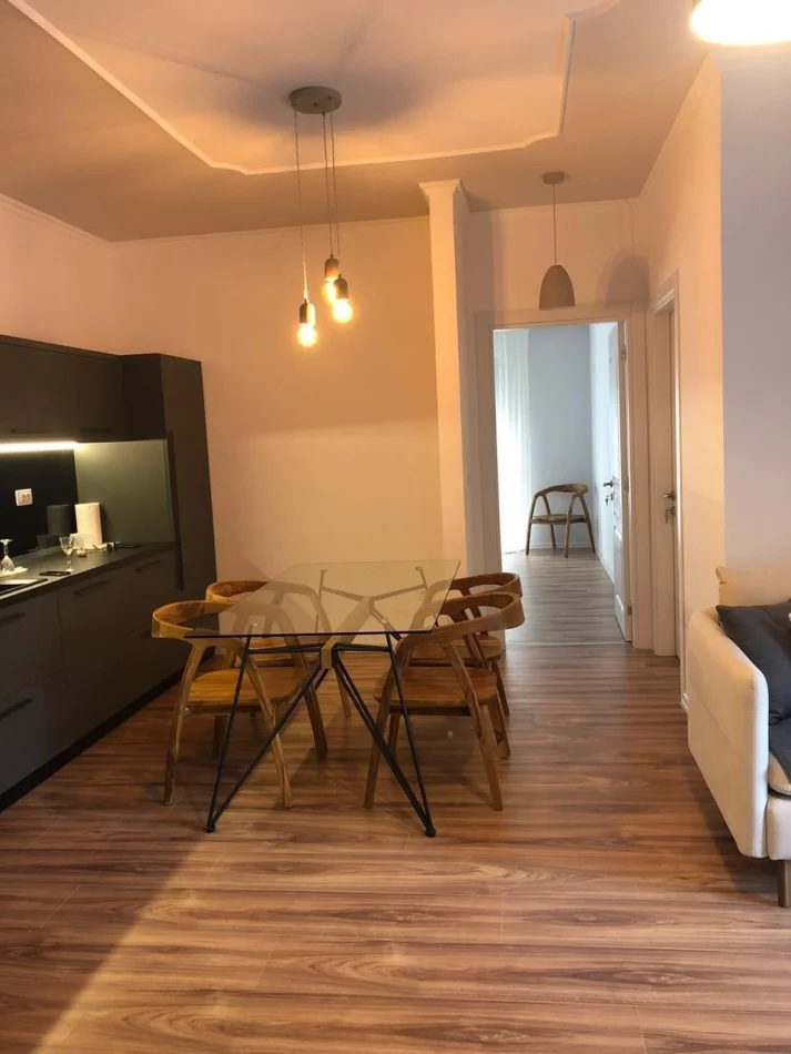 Tirane, jepet me qera apartament 2+1 Kati 4, 98 m² 800 € (Stacioni i Trenit, prane Hipotekes)