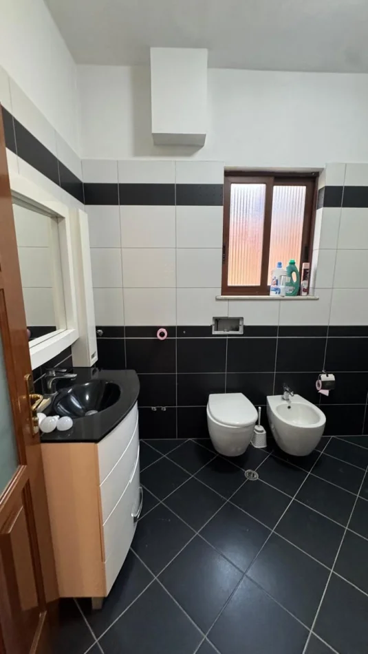 Tirane, Apartment 2+1 for Rent, 3rd Floor, 500 € (Rruga Njazi Meka)