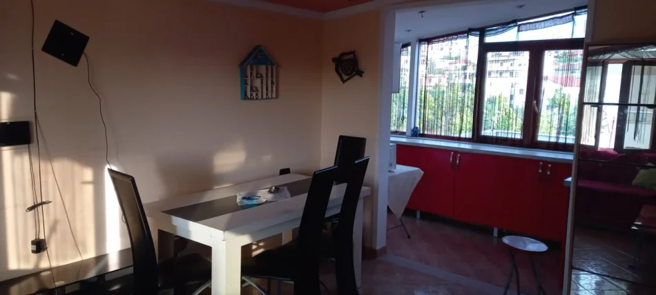 Tirane, affitto appartamento 2+1 Piano 3, 90 m² 380 € (Shkozë)