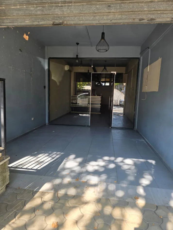 Tirane, jepet me qera ambjent biznesi Kati 0, 92 m² 1.000 € (Rruga Kastriotët)