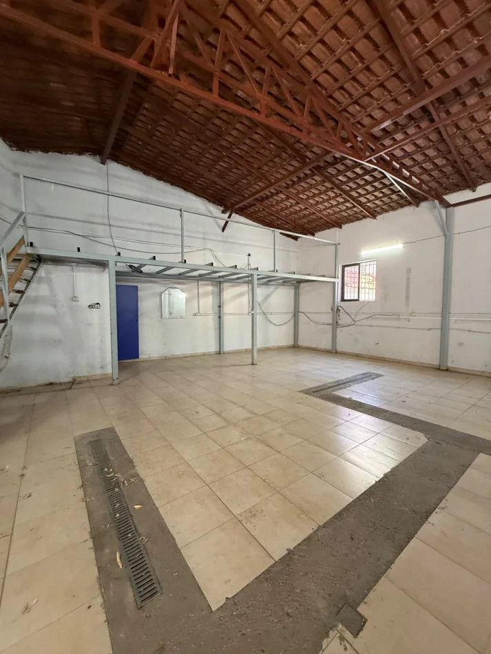 Tirana, affitto locale commerciale Kati 0, 200 m² 1.500 € (Piazza Nuova)