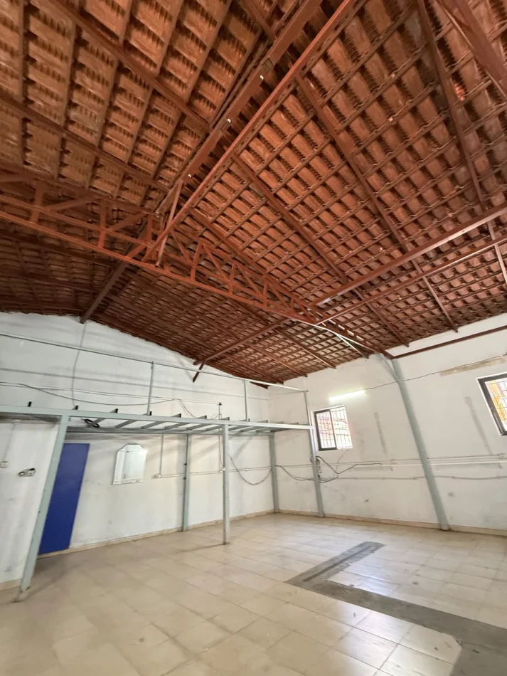 Tirana, affitto locale commerciale Kati 0, 200 m² 1.500 € (Piazza Nuova)
