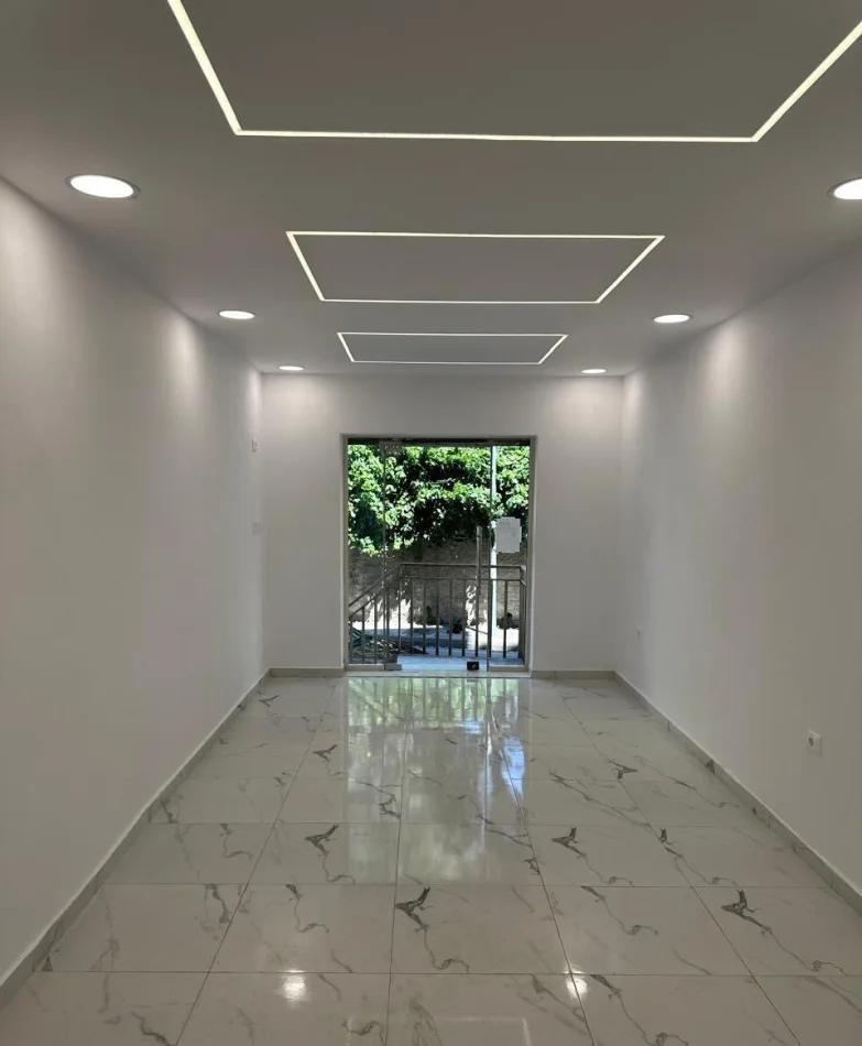 Tirana, Commercial Space for Rent in Kati 1, 31 m², €400 (Embassy of the United States)