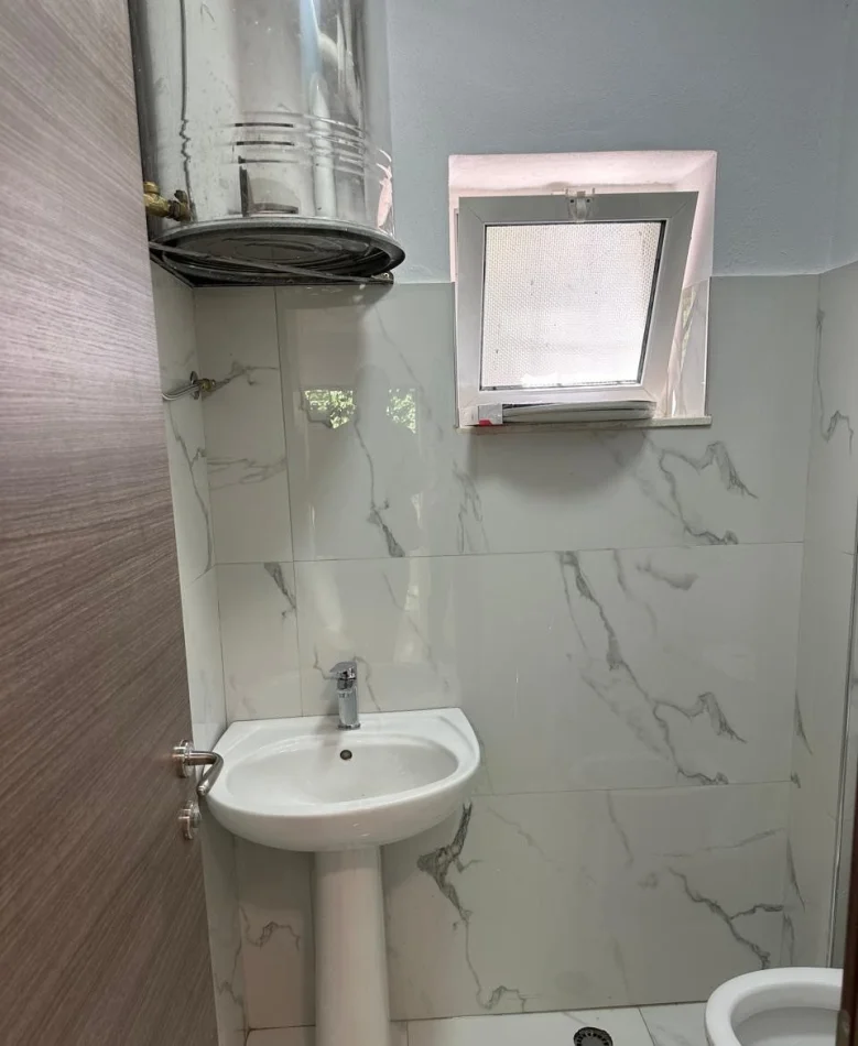 Tirana, Commercial Space for Rent in Kati 1, 31 m², €400 (Embassy of the United States)