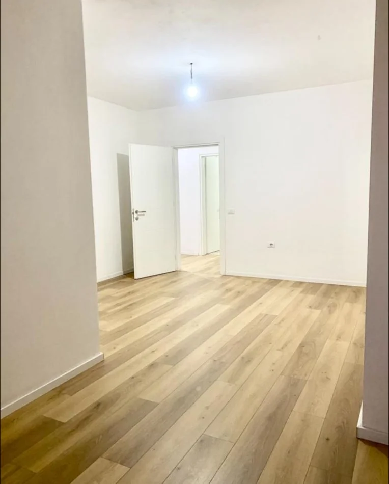 Tirana, Office for Rent, 4th Floor, 98 m², €500 (5 MONTHS)