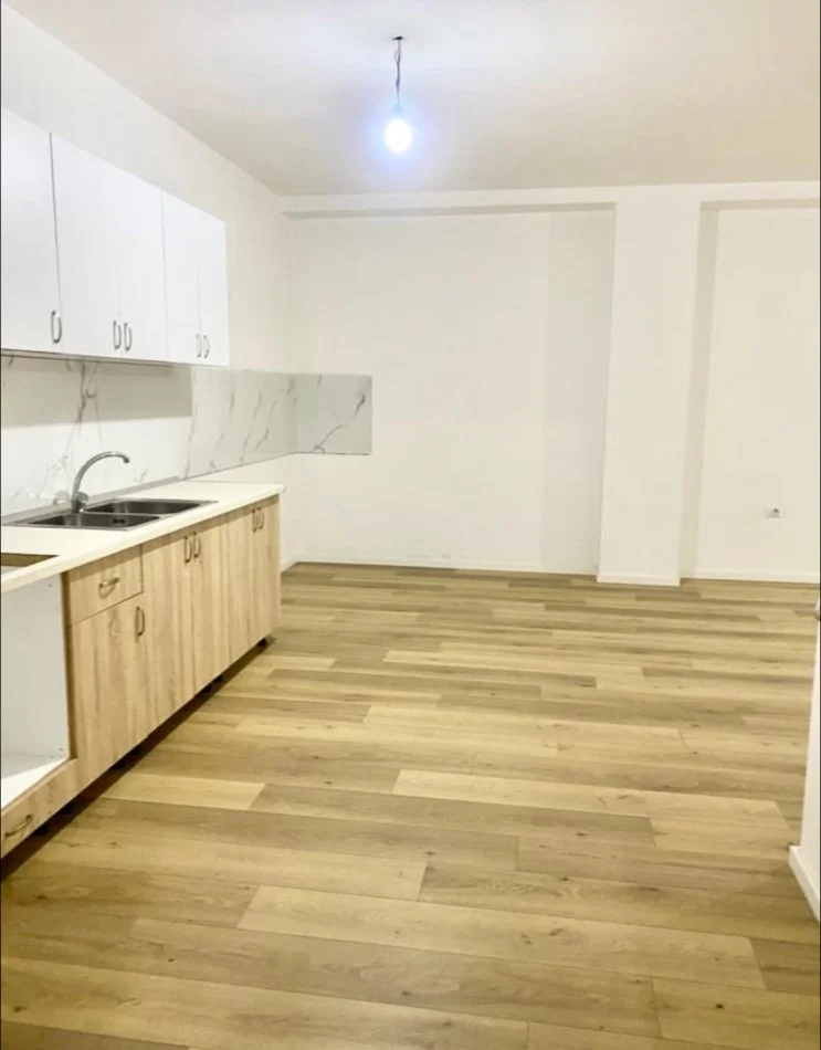 Tirana, Office for Rent, 4th Floor, 98 m², €500 (5 MONTHS)