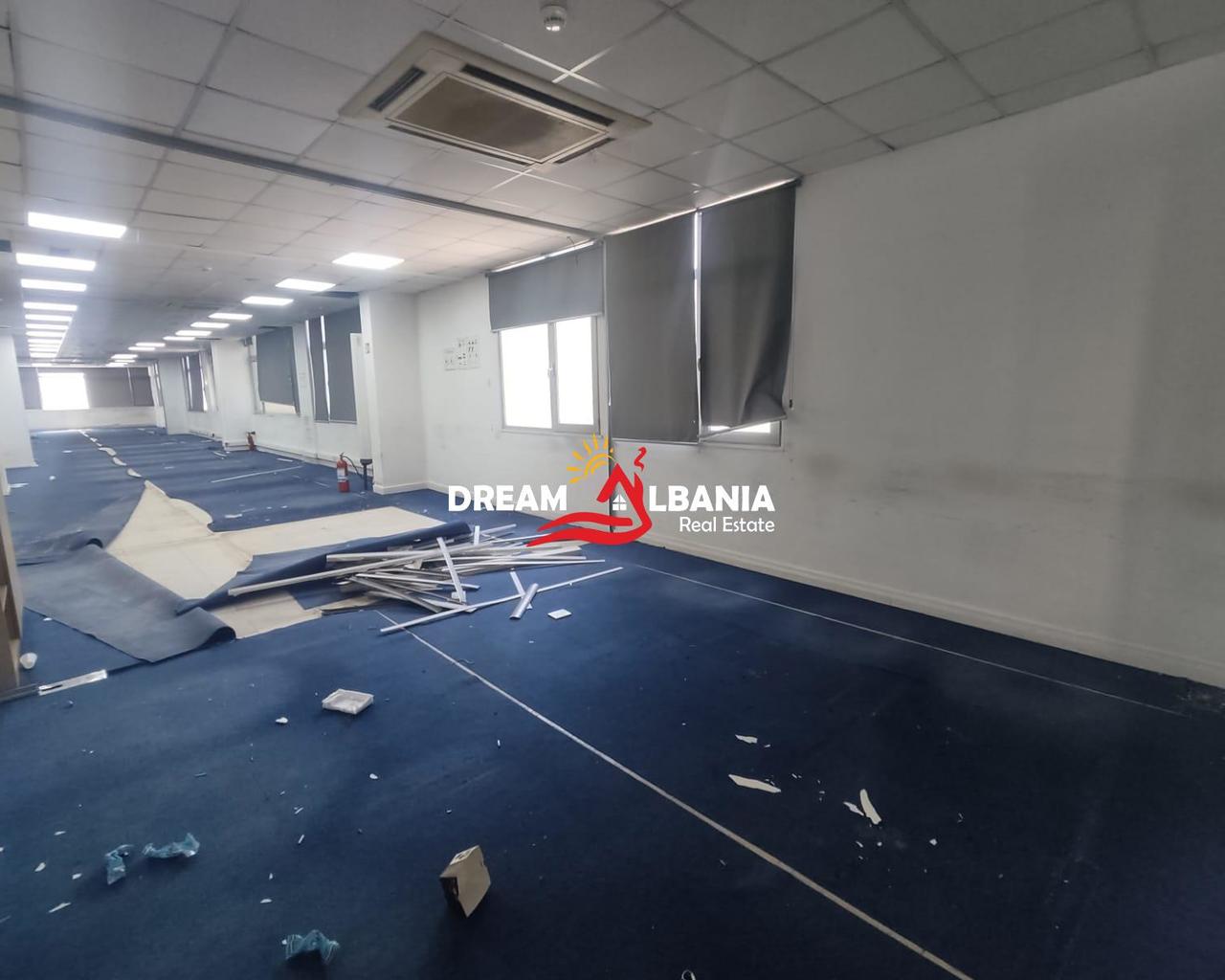 Jepet ambient biznesi me qera ne zonen e Bllokut prane Stadi