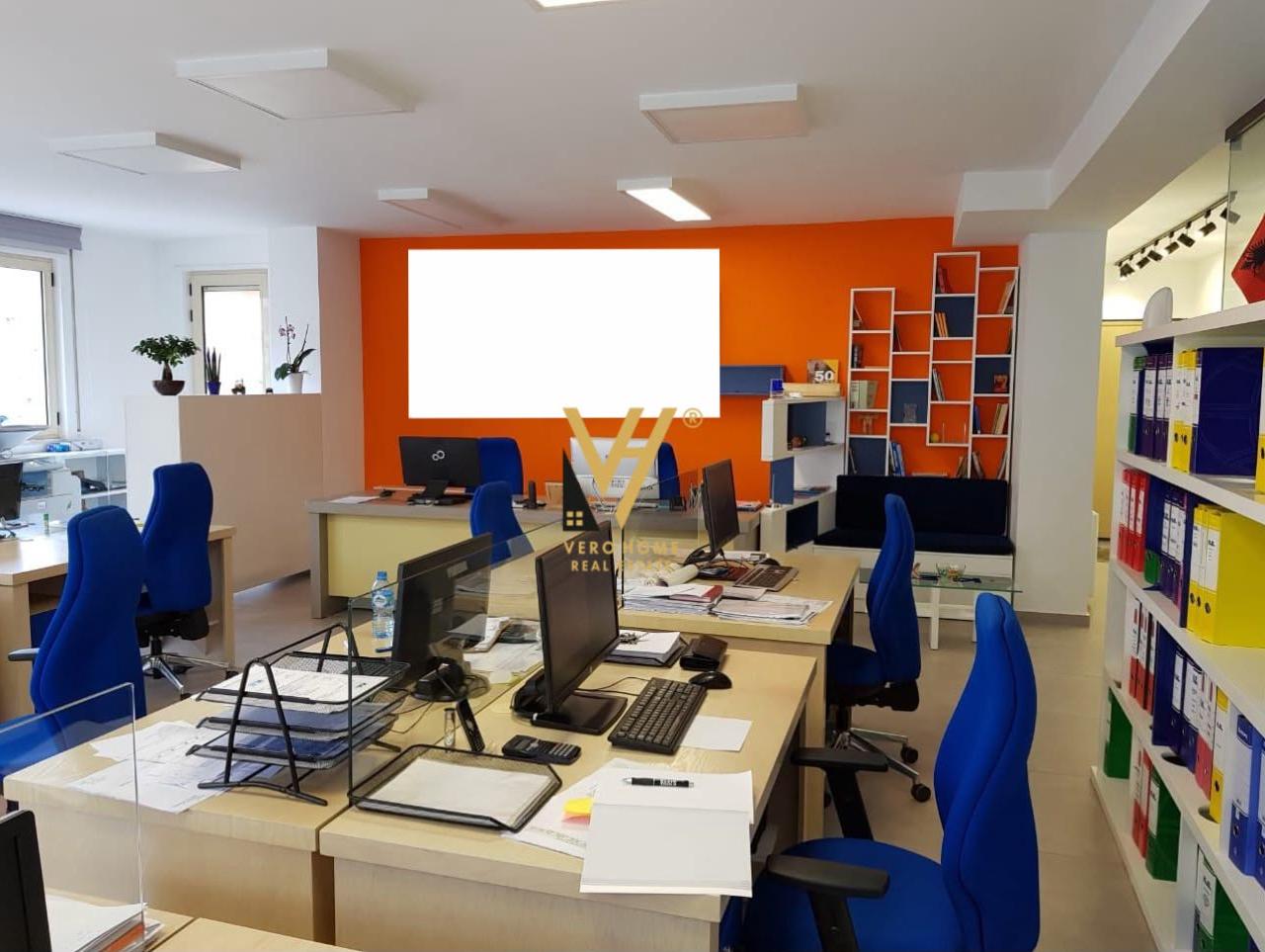 FOR RENT Apartment 120 m2 in Parisit Commune for 1,800 Euro