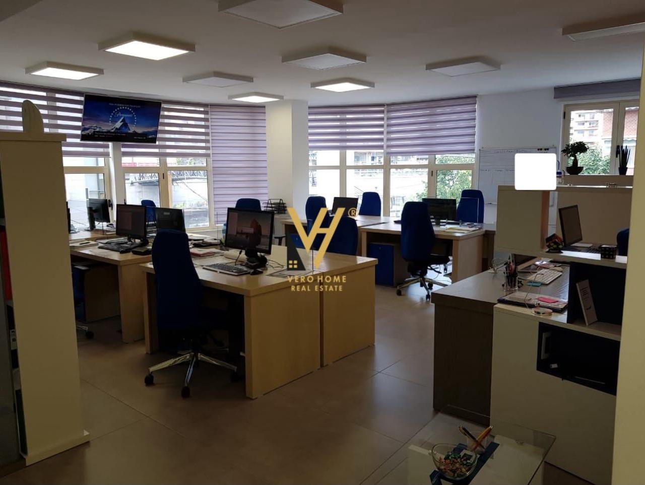 FOR RENT Apartment 120 m2 in Parisit Commune for 1,800 Euro