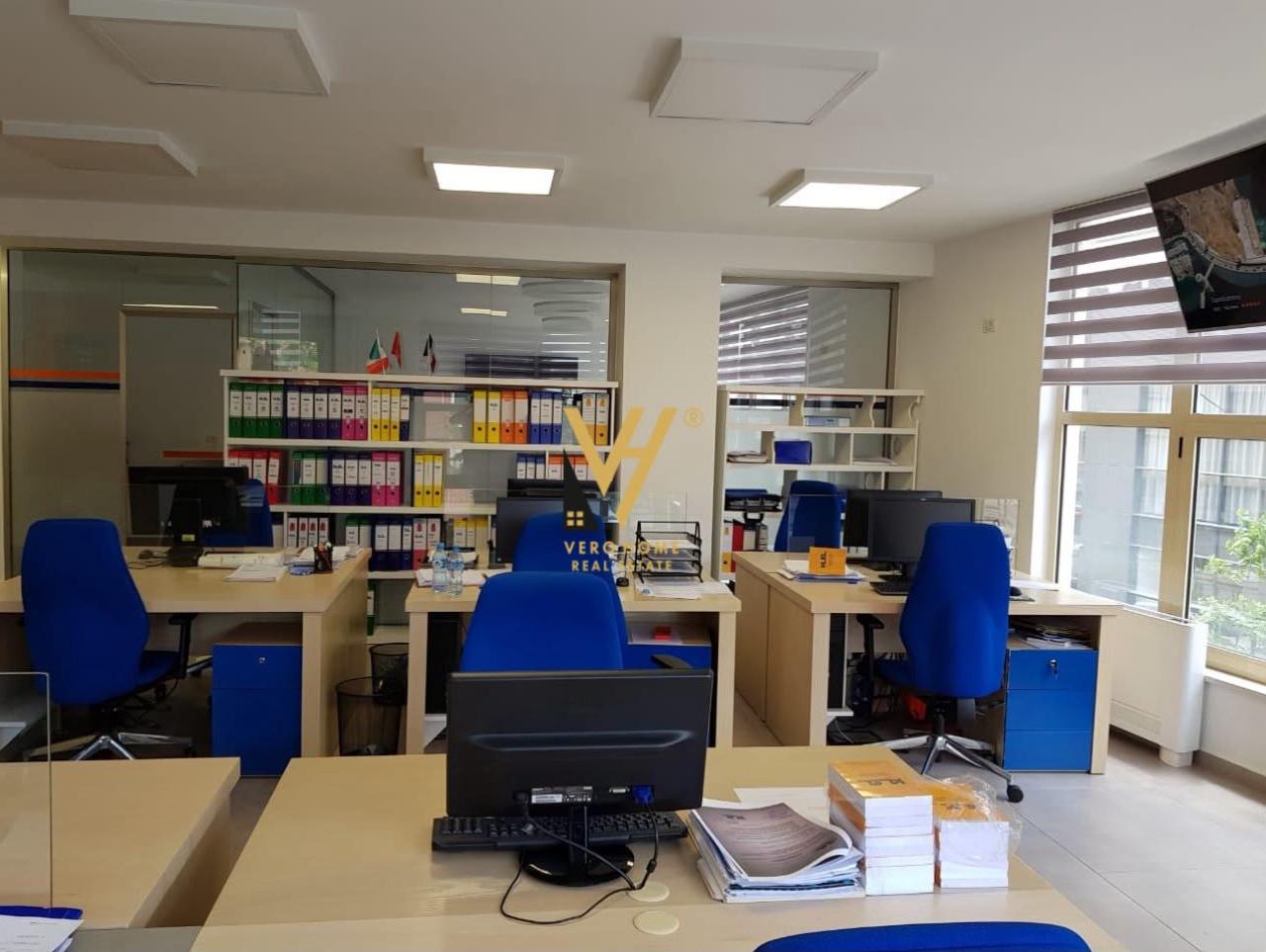 JEPET ZYRE 120 M2 ME QIRA TE KOMUNA E PARISIT 1.800 EURO