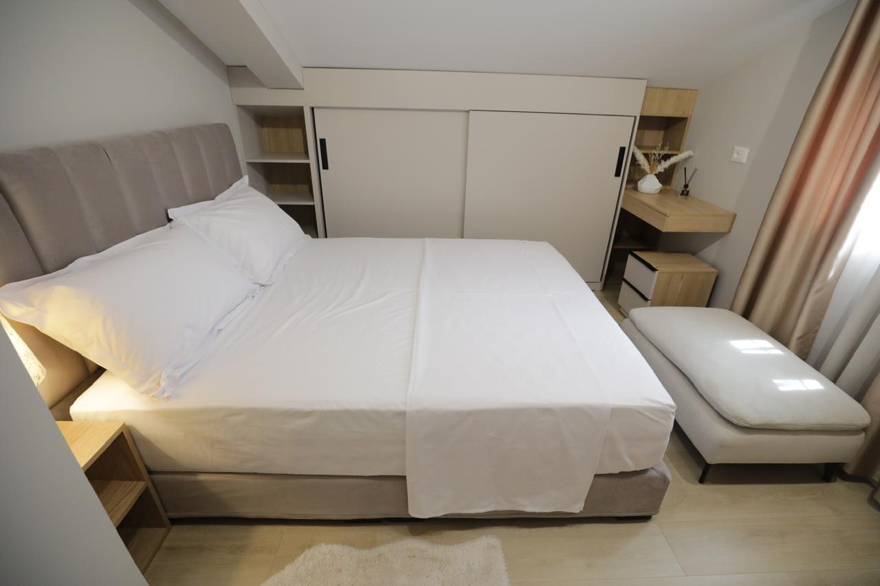 APPARTAMENTO CON AFFITTO 3+1 IN ZONA PRIFTIT 80.000 LEKE