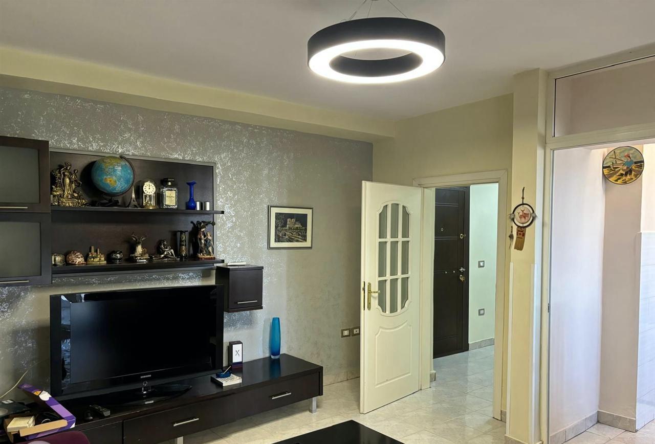 APPARTAMENTO CON UNA CAMERA 1+1 CENTRO 62.000 LEKE