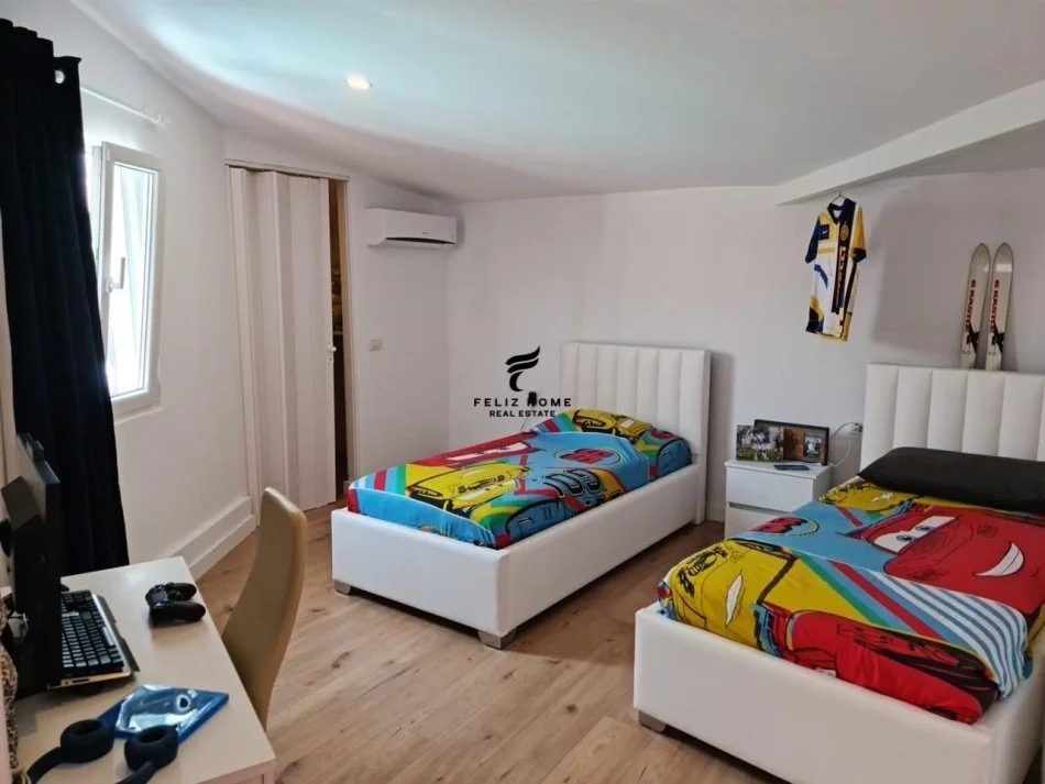 Durres, Apartment + Veranda for Sale | Penthouse 3+1 Floor 5, 130 m² 300,000 € (GOLEM)