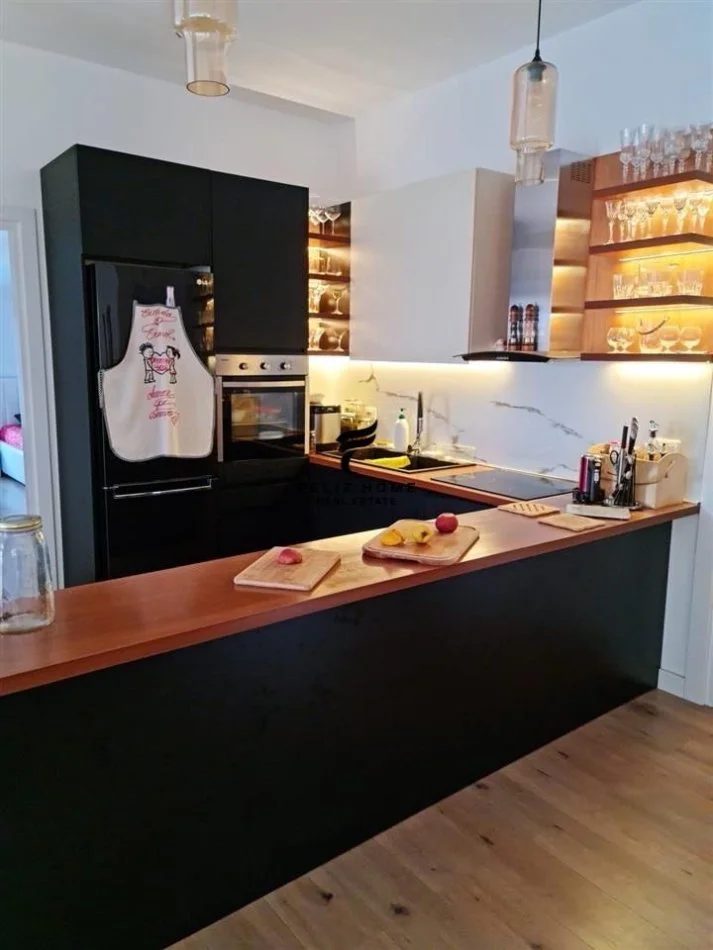Durres, Apartment + Veranda for Sale | Penthouse 3+1 Floor 5, 130 m² 300,000 € (GOLEM)
