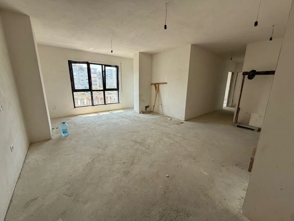 Tirane, shitet apartament 2+1+Ballkon Kati 2, 114 m² 330.000 € (STADIUMI DINAMO)