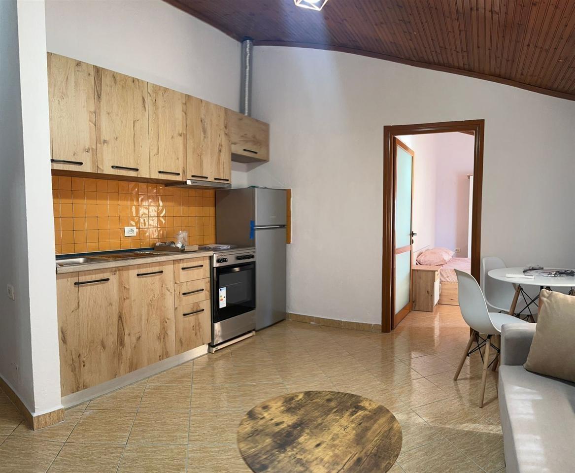APARTAMENT ME QERA 1+1 5 MAJ 400 EURO