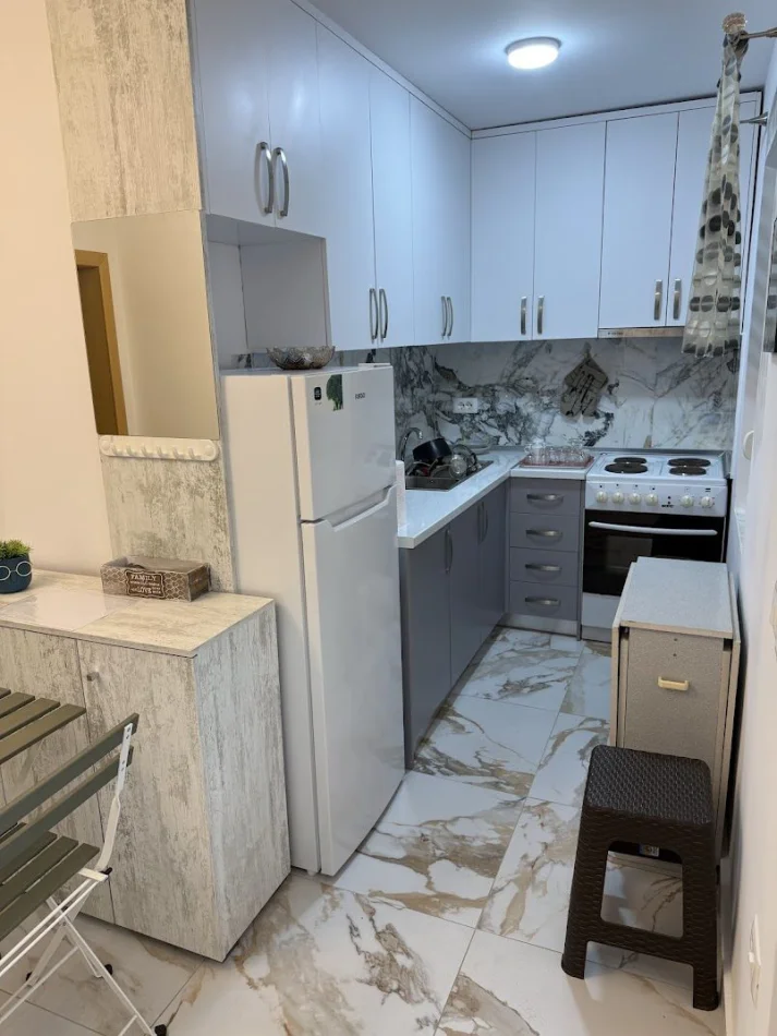 Tirane, jepet me qera apartament 2+1 Kati 2, 94 m² 650 € (Ali Demi)