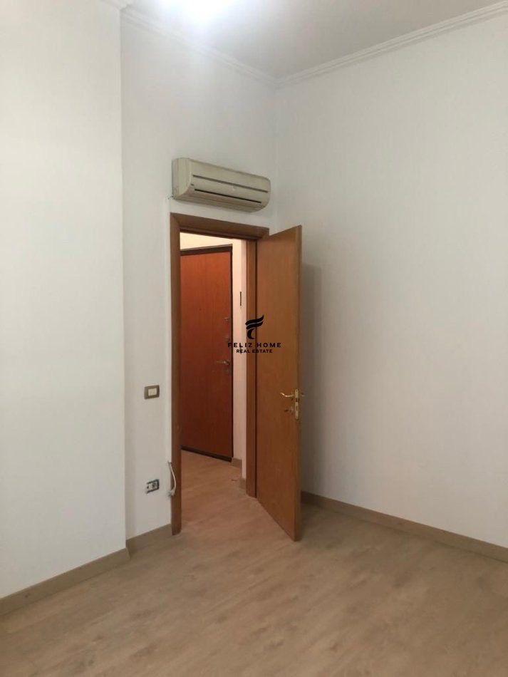 Commercial Space for Rent 33 m² Zogu i Zi 380 Euro