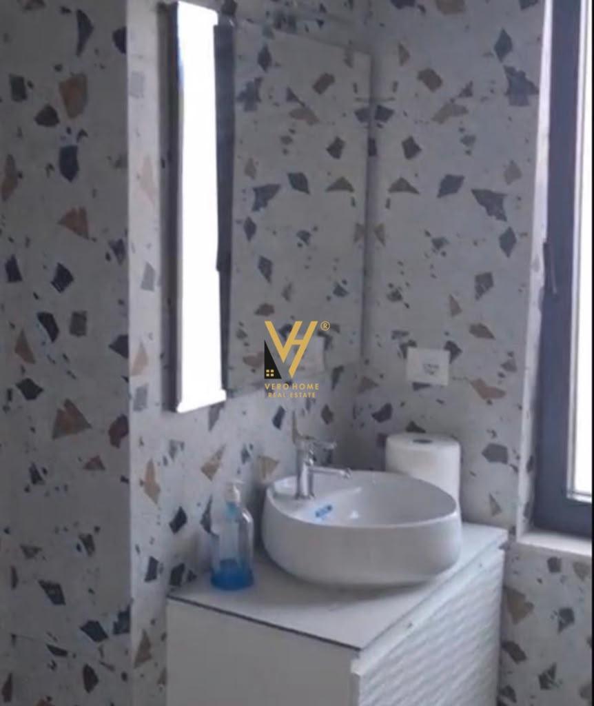OFFICE 100 m2 FOR RENT ON BARRIKADAVE STREET 90,000 LEK