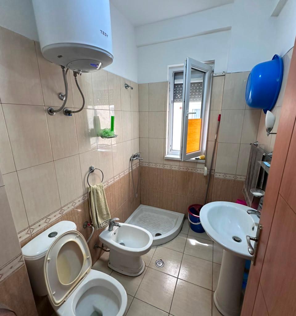 SHITET GARSONIERE TEK SHKEMBI I KAVAJES