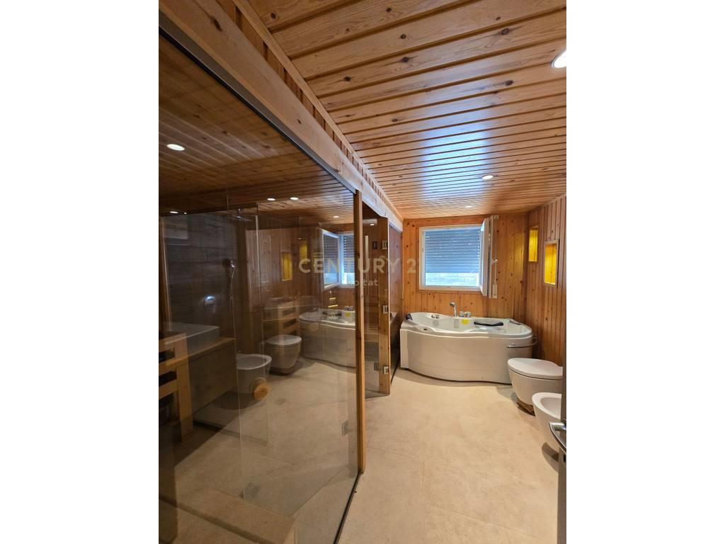 Luxury Villa for Sale in Long Hill Residence – Investment Opportunity