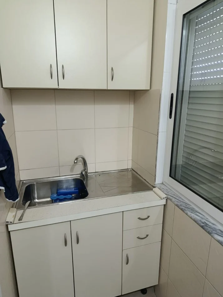 Tirane, vendesi appartamento 1+1 al 5° piano, 60 m², 120.000 € (Xhamlliku)