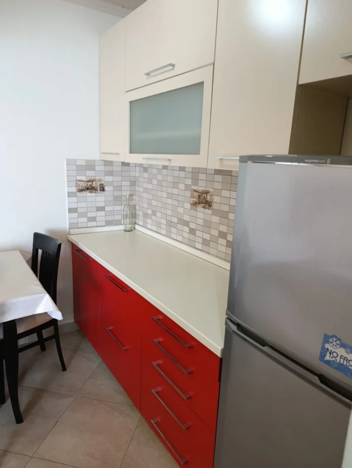Tirane, vendesi appartamento 1+1 al 5° piano, 60 m², 120.000 € (Xhamlliku)