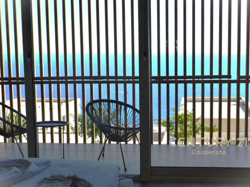 JEPET ME QERA SEZONALE - VILE NE GREEN COAST