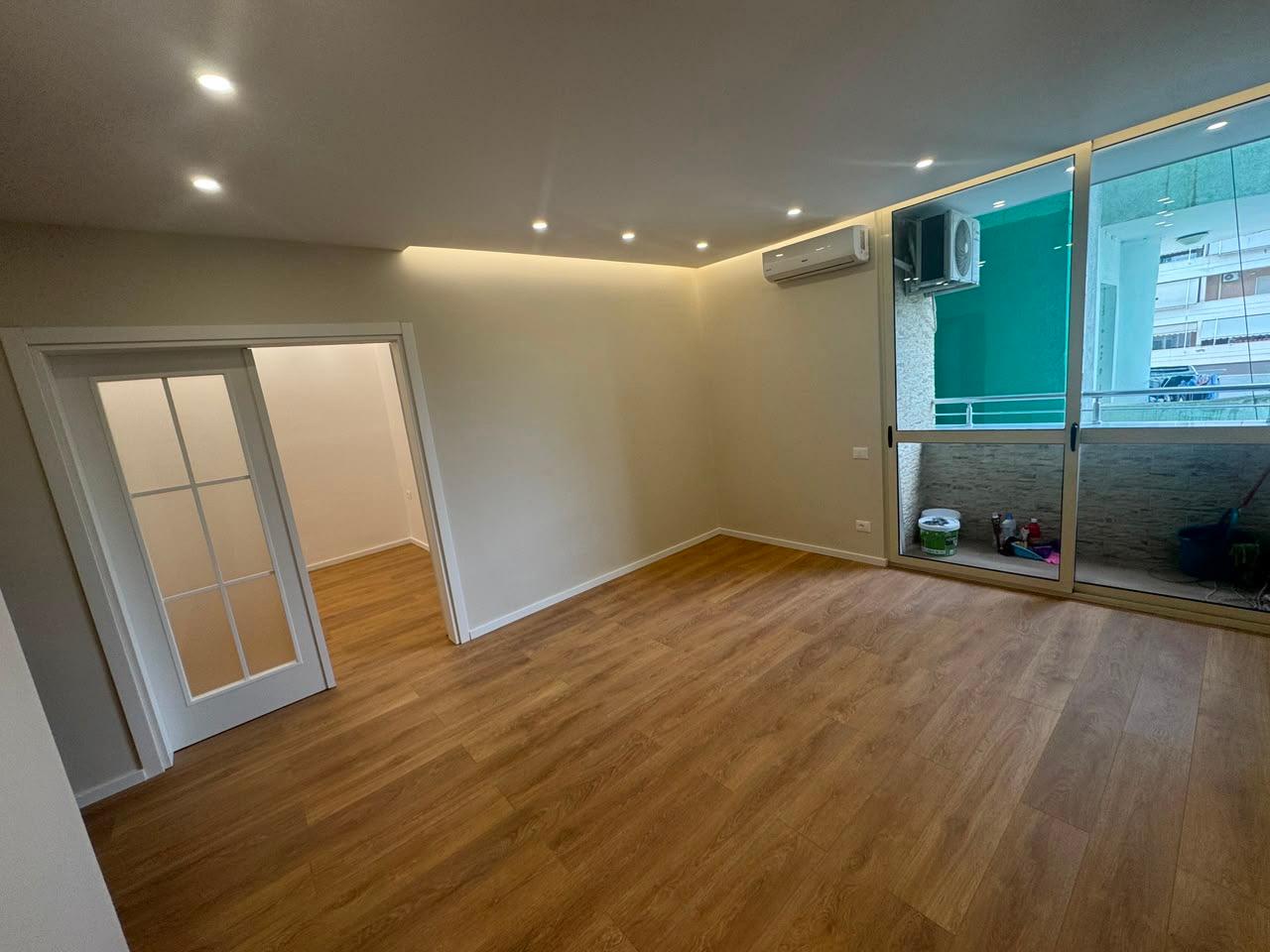 Apartament 1+1 per shitje te Komuna e Parisit