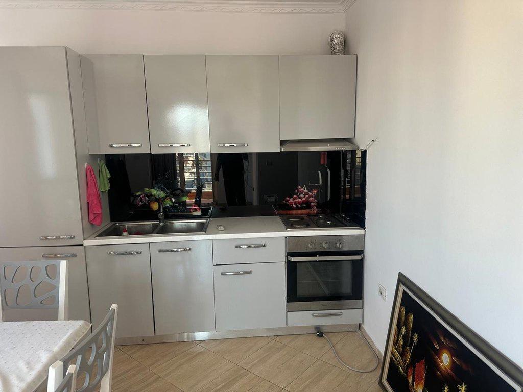 Apartament 2+1 Me Qira në rrugen Jordan Misja, prane Spak Ti
