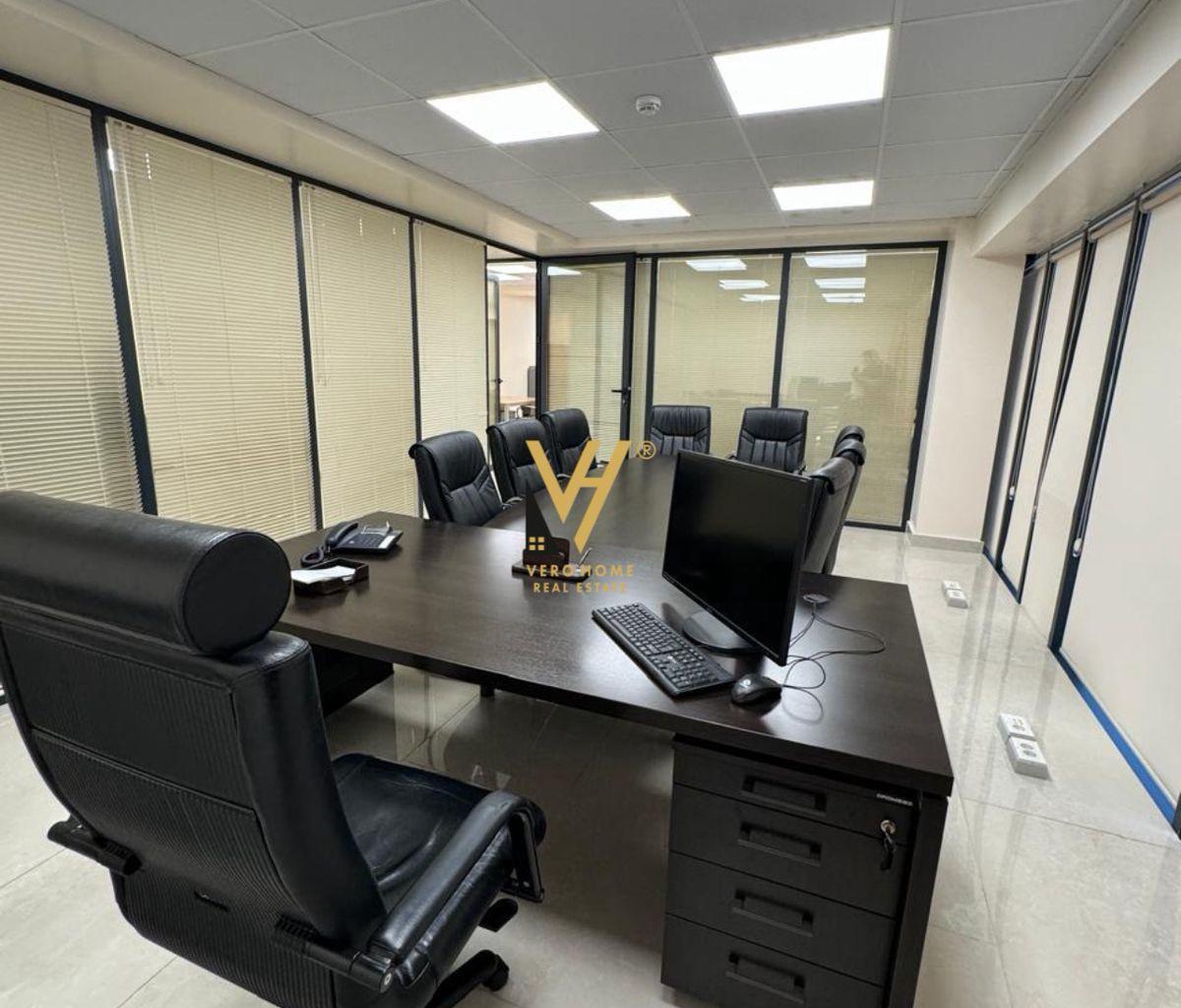 JEPET ZYRE 150 M2 ME QERA TE RRUGA E ELBASANIT 2.000 EURO