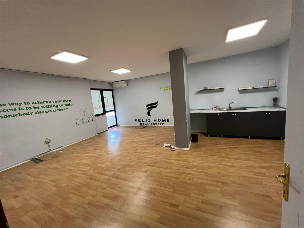 Commercial Space for Rent 130 m2 Block 1,000 Euro